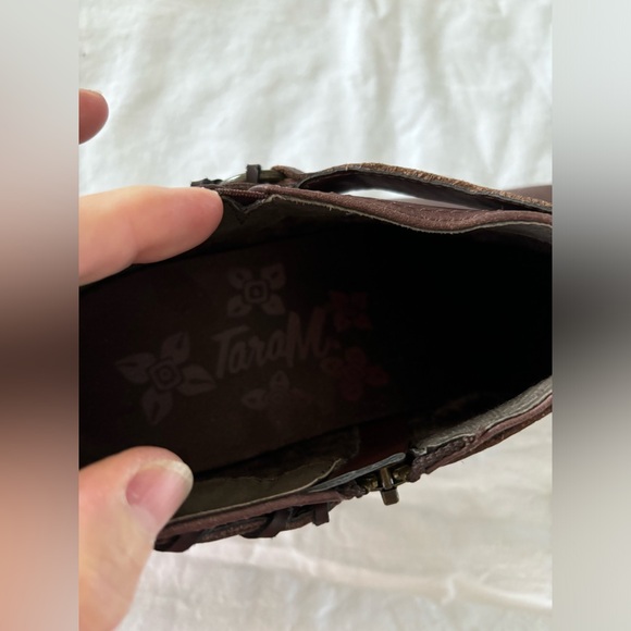 Tara M. Women size 8 1/2 leather shooties/ short booties - Picture 3 of 10